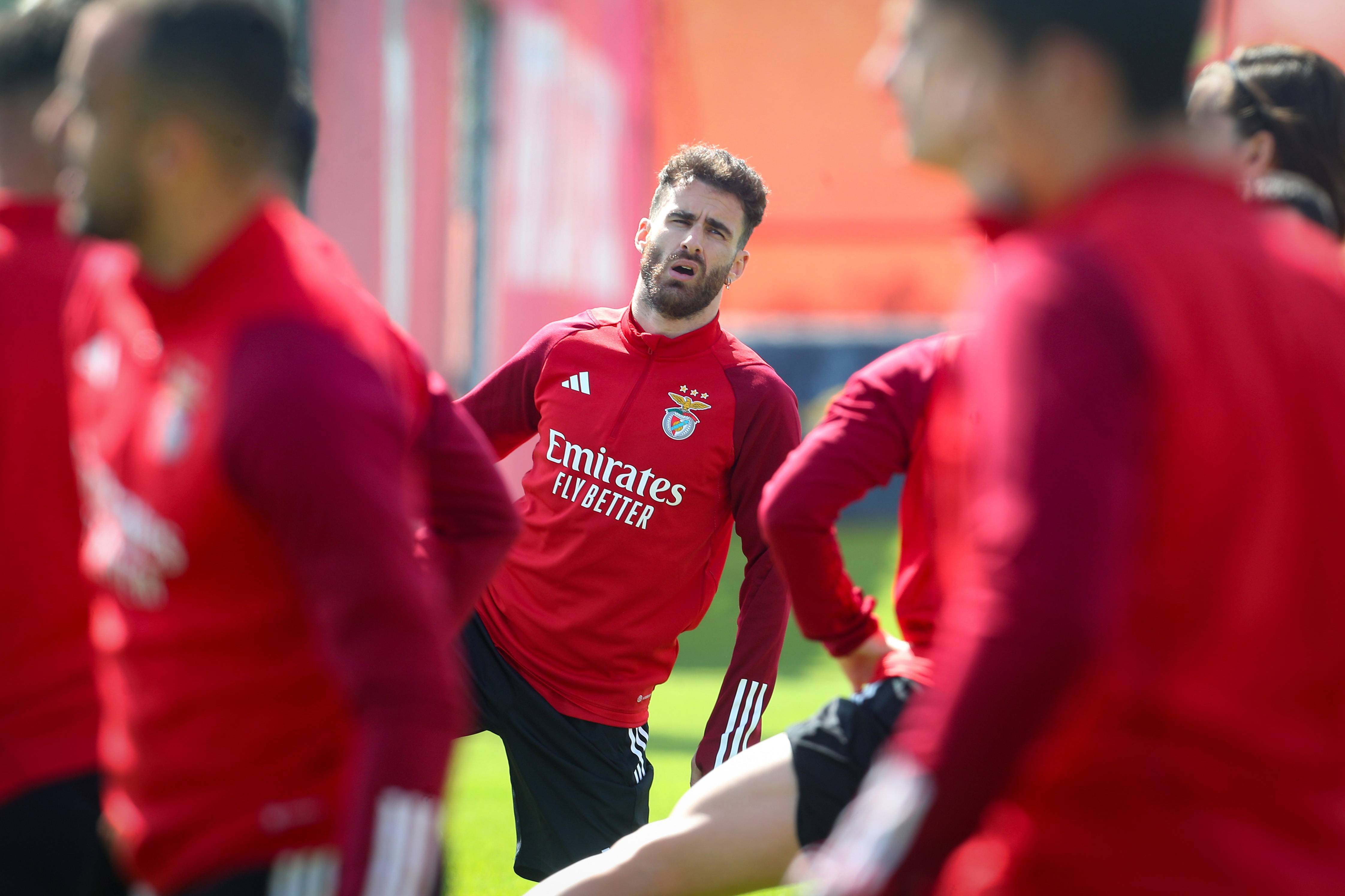 本菲卡足球_足球——欧罗巴联赛:本菲卡赛前备战