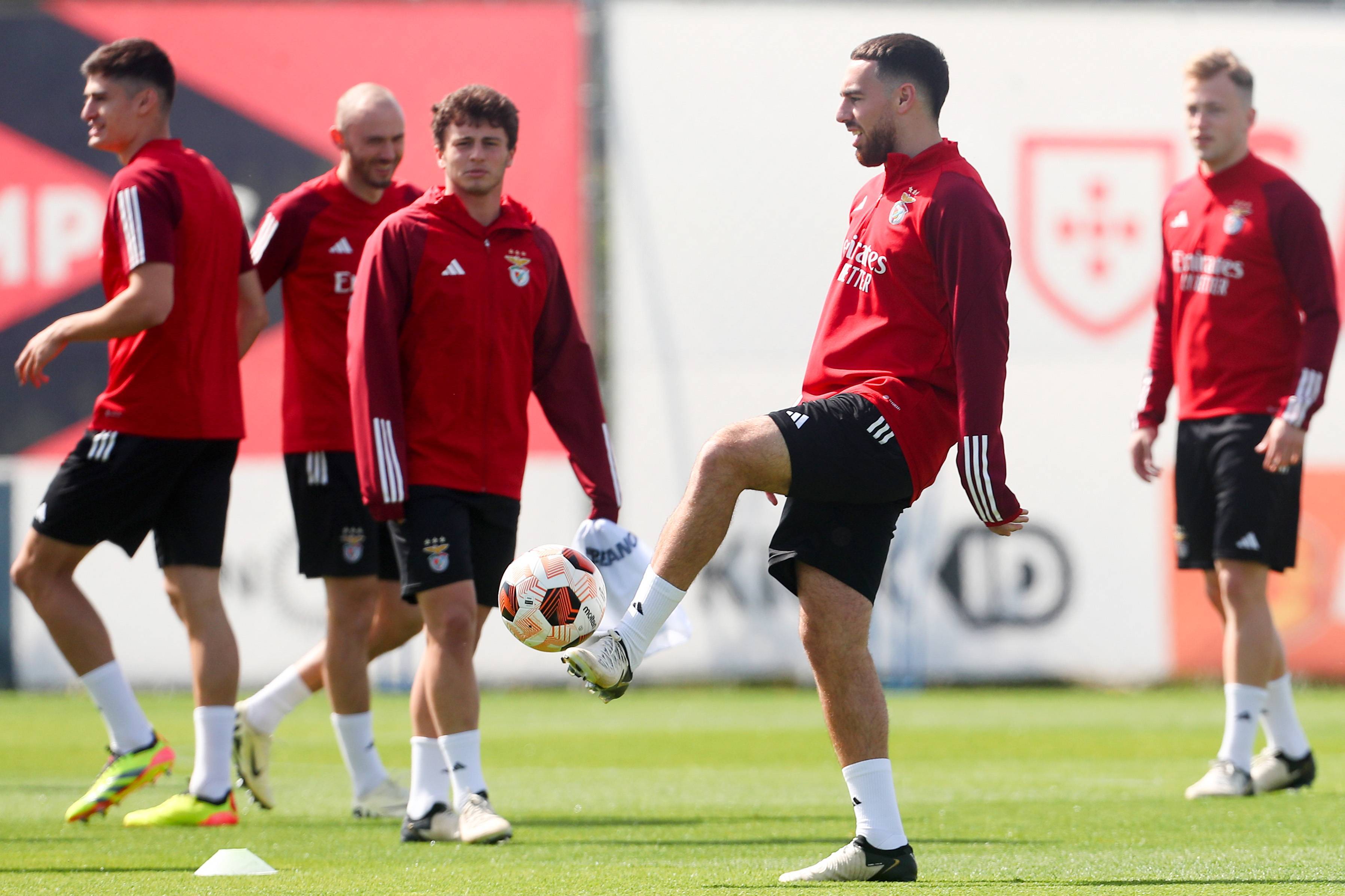 本菲卡足球_足球——欧罗巴联赛:本菲卡赛前备战