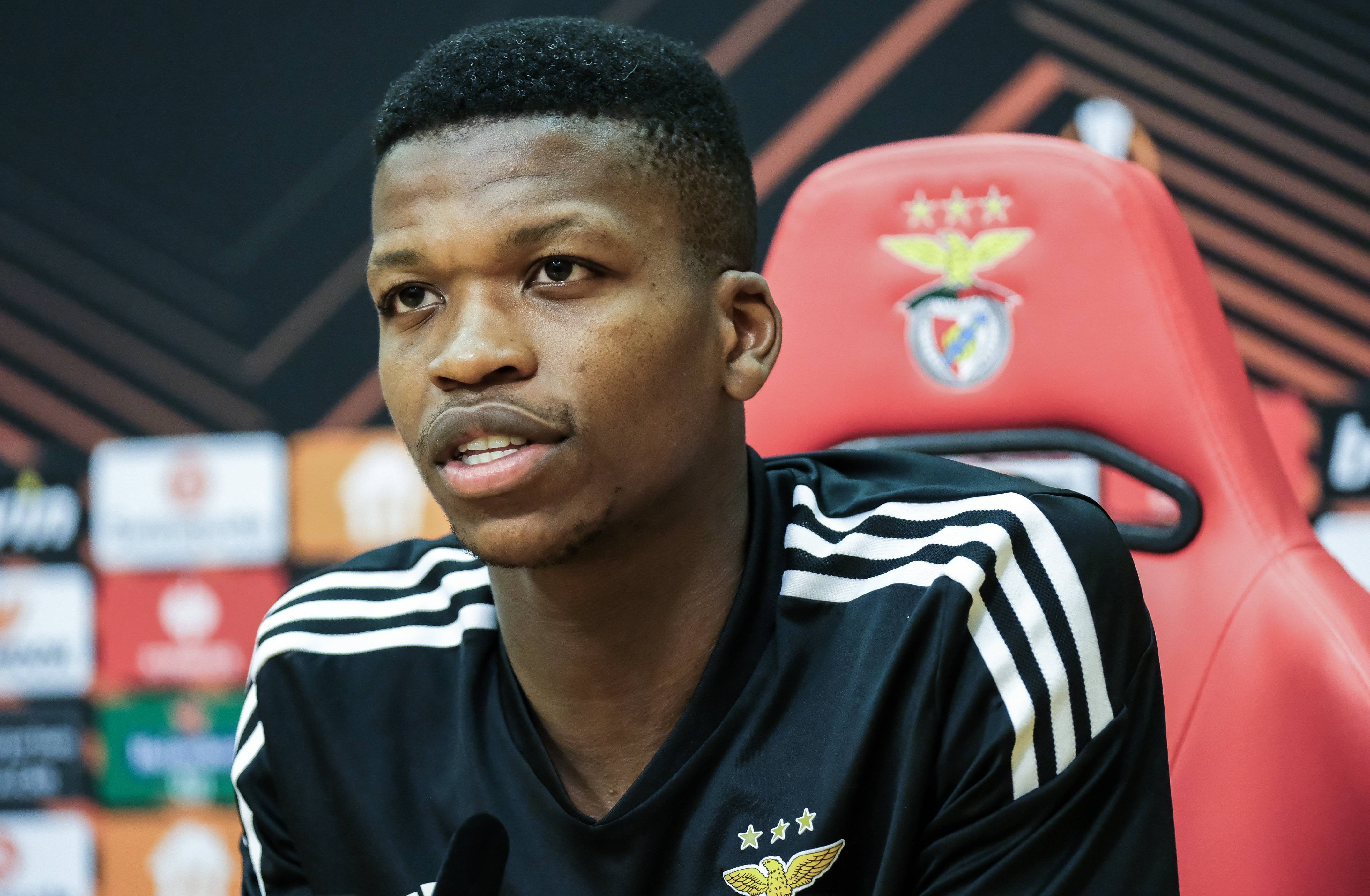 本菲卡足球_足球——欧罗巴联赛:本菲卡赛前备战