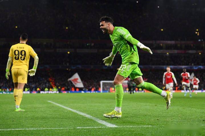 波尔图足球直播_足球直播-差距明显波尔图足球直播,拉亚两度扑点,波尔图门将4次点球全扑错方向