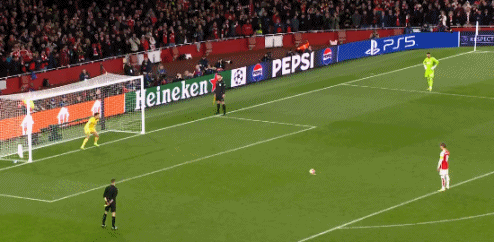 波尔图足球直播_足球直播-差距明显波尔图足球直播,拉亚两度扑点,波尔图门将4次点球全扑错方向