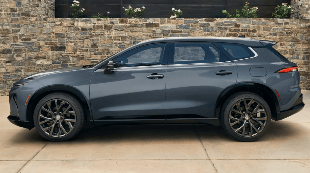 皇冠足球平台_汉兰达同平台打造皇冠足球平台,内饰更有档次,皇冠全新SUV或10月引进