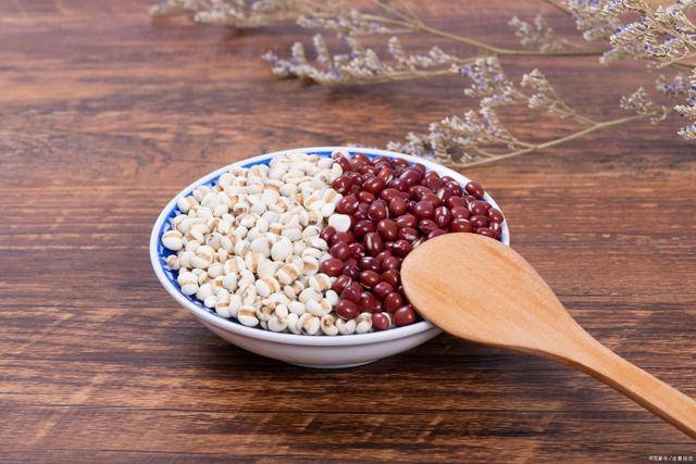 皇冠返水_祛湿“冠军”被找到皇冠返水,并非红豆薏米水,坚持喝,湿气或一去不复返