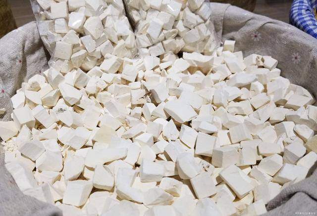 皇冠返水_祛湿“冠军”被找到皇冠返水,并非红豆薏米水,坚持喝,湿气或一去不复返