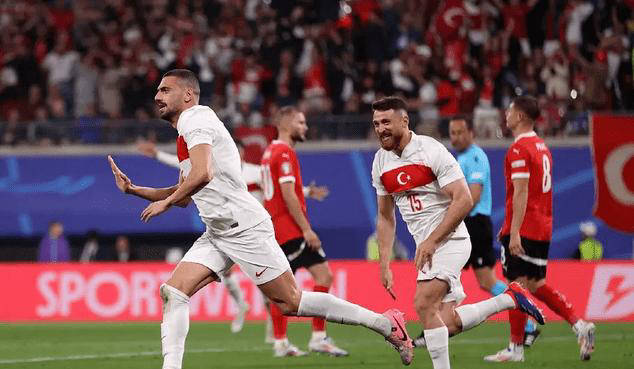 皇冠登1,登2,登3_土耳其1-2逆转奥地利 防守出色登八强 为国家骄傲闪耀