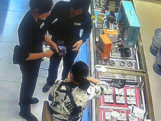 皇冠信用網代理_柳州女子到柳南万达买3万元黄金皇冠信用網代理,不挑款不问价,店员吓到报警!