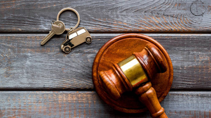 皇冠登3管理出租_上海一驾驶员“开门杀”造成骑车人死亡皇冠登3管理出租,保险公司被判赔偿200余万