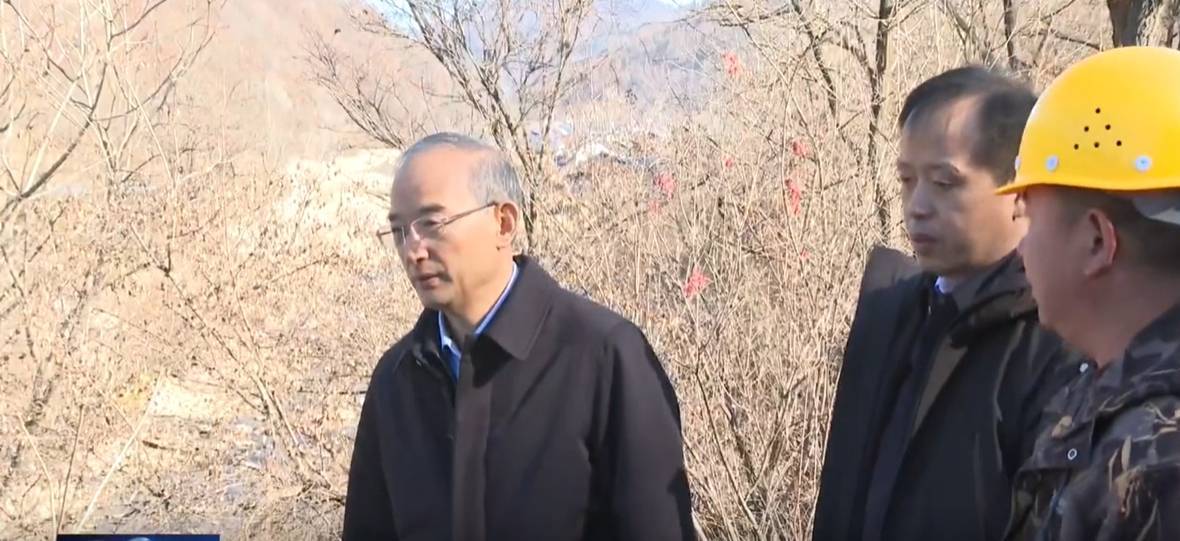 皇冠信用网代理注册_调研途中皇冠信用网代理注册,吉林省委书记多次随机停车察看水毁工程施工情况