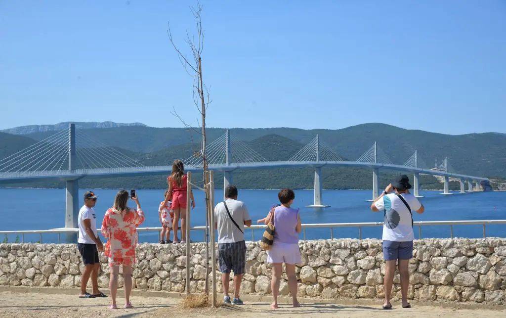 皇冠信用网开户_"欧洲人付钱皇冠信用网开户,中国人建造,当然全归功于中国"