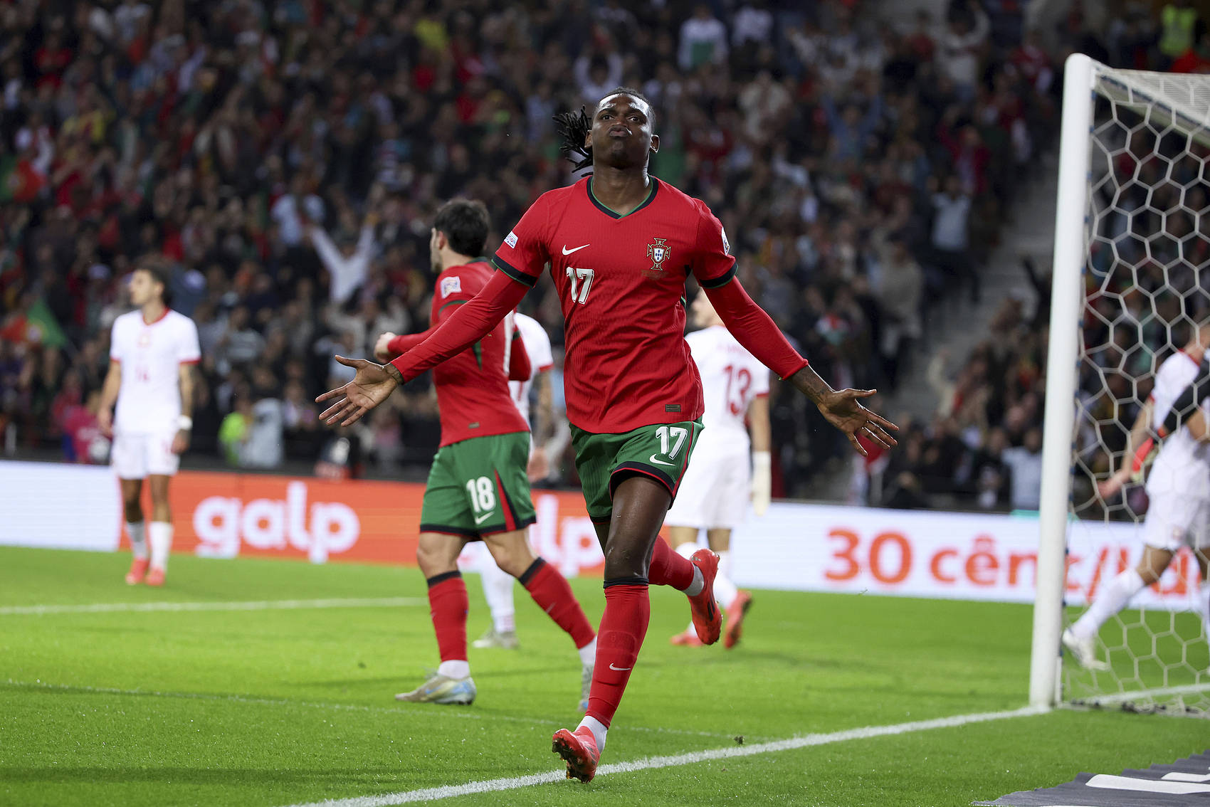 皇冠信用網正网_欧国联-39岁C罗倒钩破门+两射一传 葡萄牙5-1波兰晋级8强