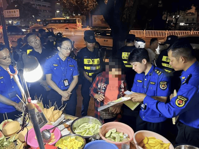 皇冠信用網出租_“锅铲声敲得我睡不着”!深夜皇冠信用網出租,深圳多名流动摊贩被劝离……