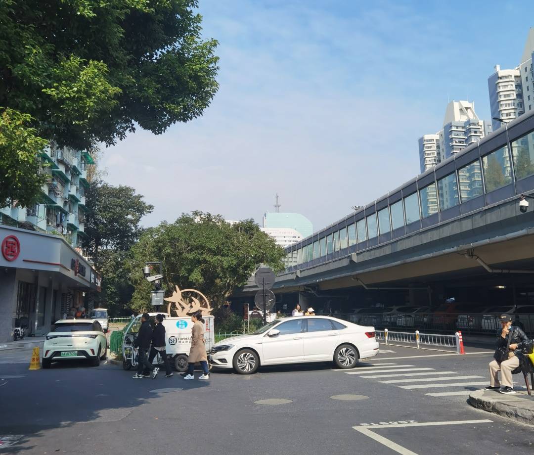 皇冠信用網在哪里开通_零下3℃!杭州人挺住皇冠信用網在哪里开通,连续两波!羽绒服要准备了……