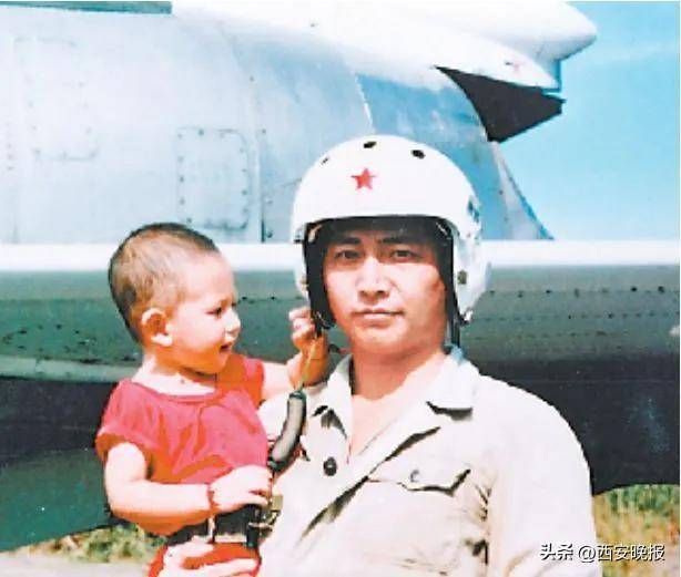 皇冠信用网开户_烈士王伟的孩子从北大硕士毕业后皇冠信用网开户,成为海军军官