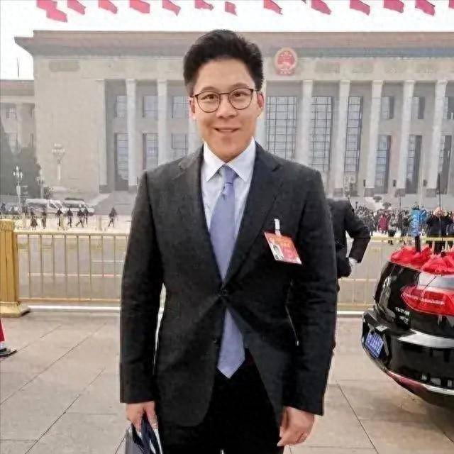 Vietnam Football Agent _霍启刚：我敢不疼老婆吗？那可是拿3000亿继承权换的Vietnam Football Agent ！