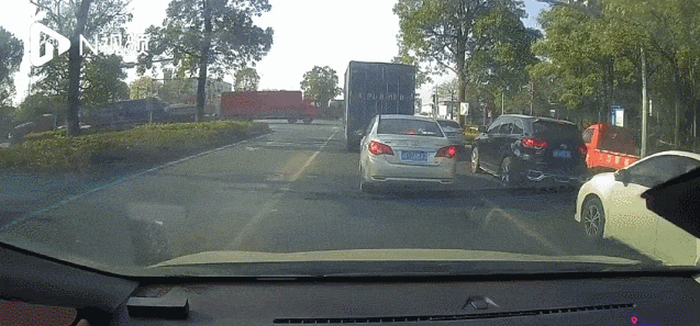 Crown Credit Network APP Download_触目惊心Crown Credit Network APP Download,车体被撞成碎片,司机当场身亡!警方通报