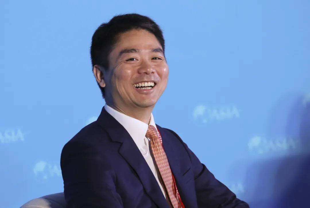 Crown Platform_多位老师回应“刘强东发10万现金”Crown Platform，师生旧合照曝光