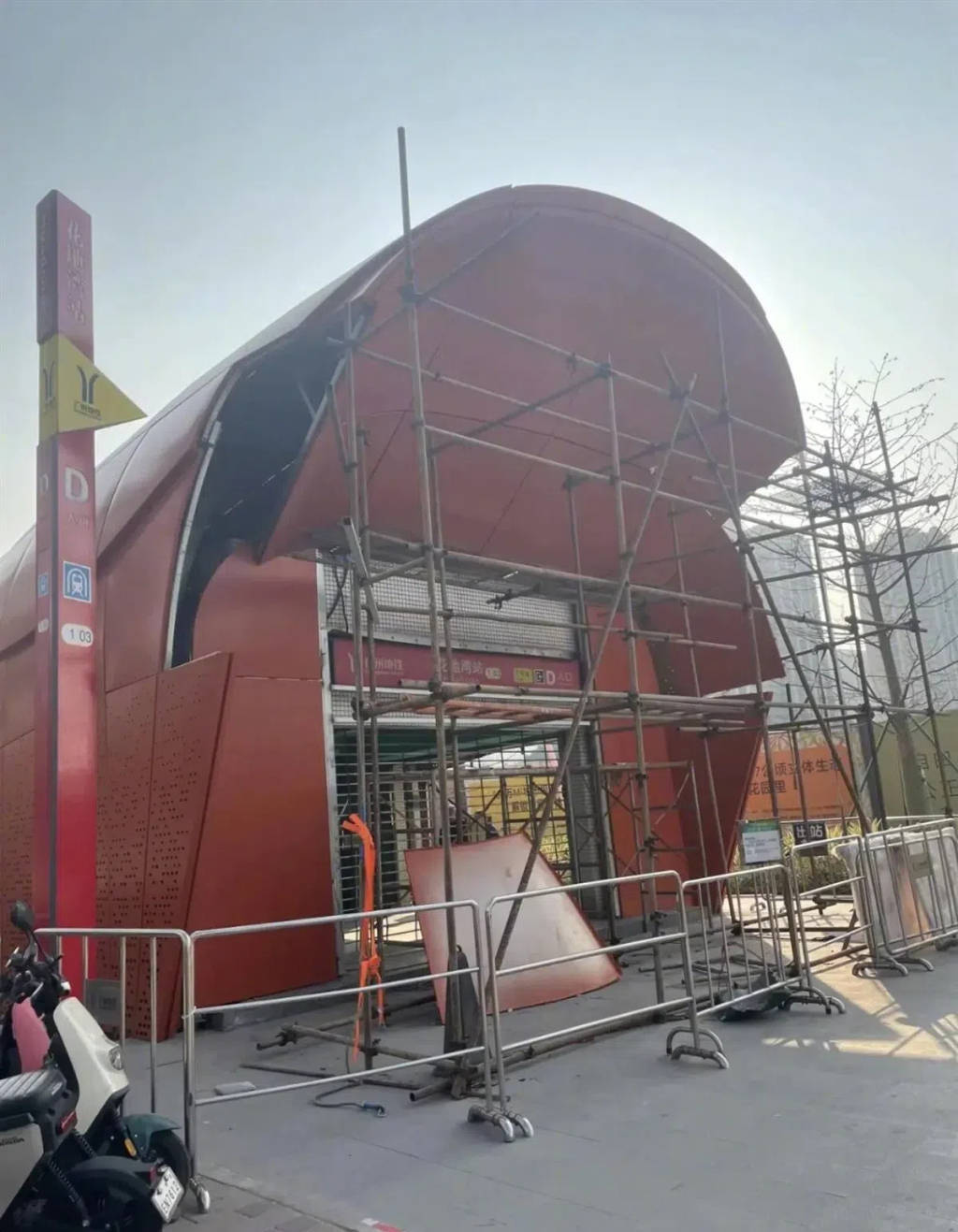 Crown Football Website
_广州花地湾地铁站出入口外形引发争议后被拆除Crown Football Website
,建设方:对4人进行处罚