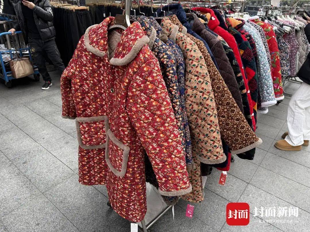 皇冠信用平台出租出售_“四川省服”火了皇冠信用平台出租出售!有店铺最高日售上百件