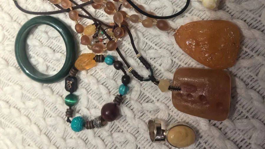 皇冠信用网会员怎么开通_上海一少女为要零花钱皇冠信用网会员怎么开通,将百万珠宝超低价卖给花鸟市场