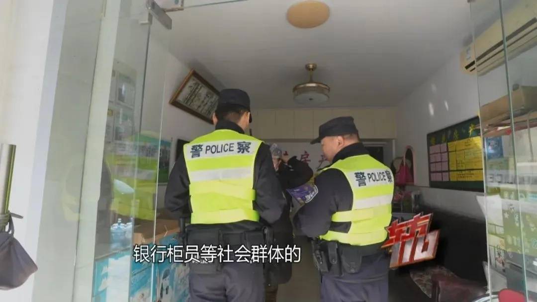 如何申请皇冠信用网_上海阿姨145万现金平铺在沙发上如何申请皇冠信用网,警察傻眼:竟要给陌生人拿走?