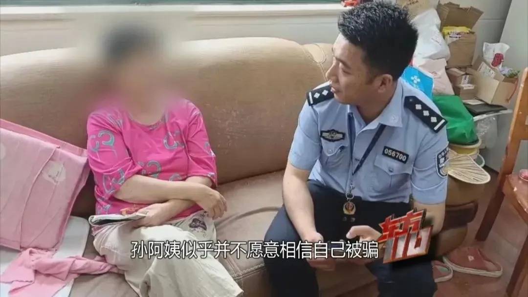 如何申请皇冠信用网_上海阿姨145万现金平铺在沙发上如何申请皇冠信用网,警察傻眼:竟要给陌生人拿走?