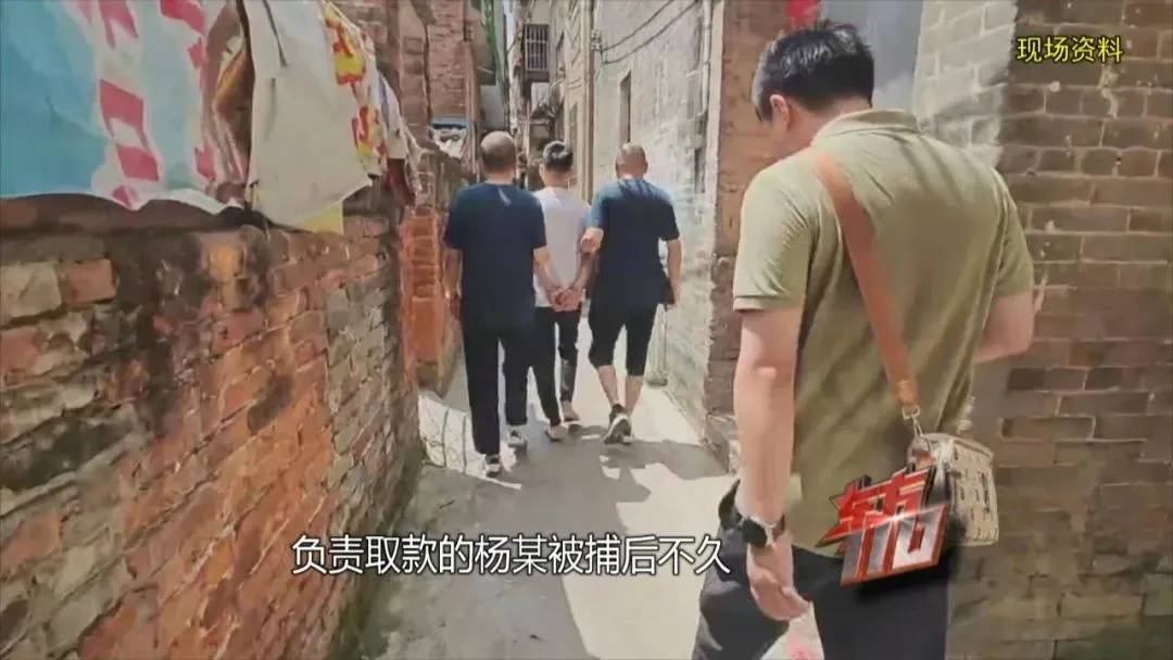 如何申请皇冠信用网_上海阿姨145万现金平铺在沙发上如何申请皇冠信用网,警察傻眼:竟要给陌生人拿走?