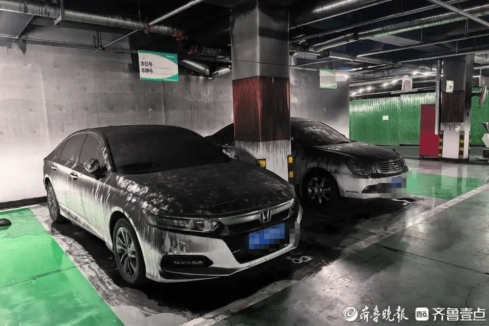 介绍个正网信用网址_一小鹏汽车突然起火介绍个正网信用网址,小区17辆车完全或严重烧损,包括奔驰、宝马等豪华车!车企回应:涉事车曾加改装