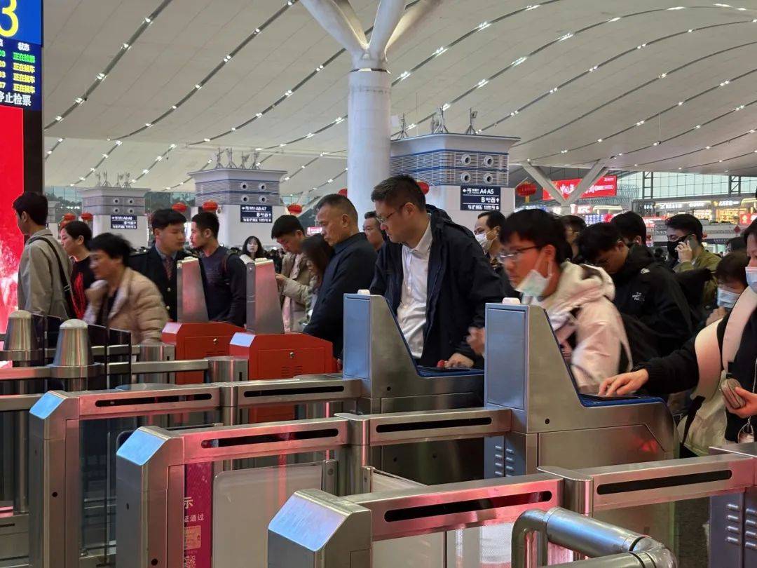 亚洲杯比分分析_售罄！售罄！深圳不少人还在抢亚洲杯比分分析，网友急坏了：买不到，根本买不到