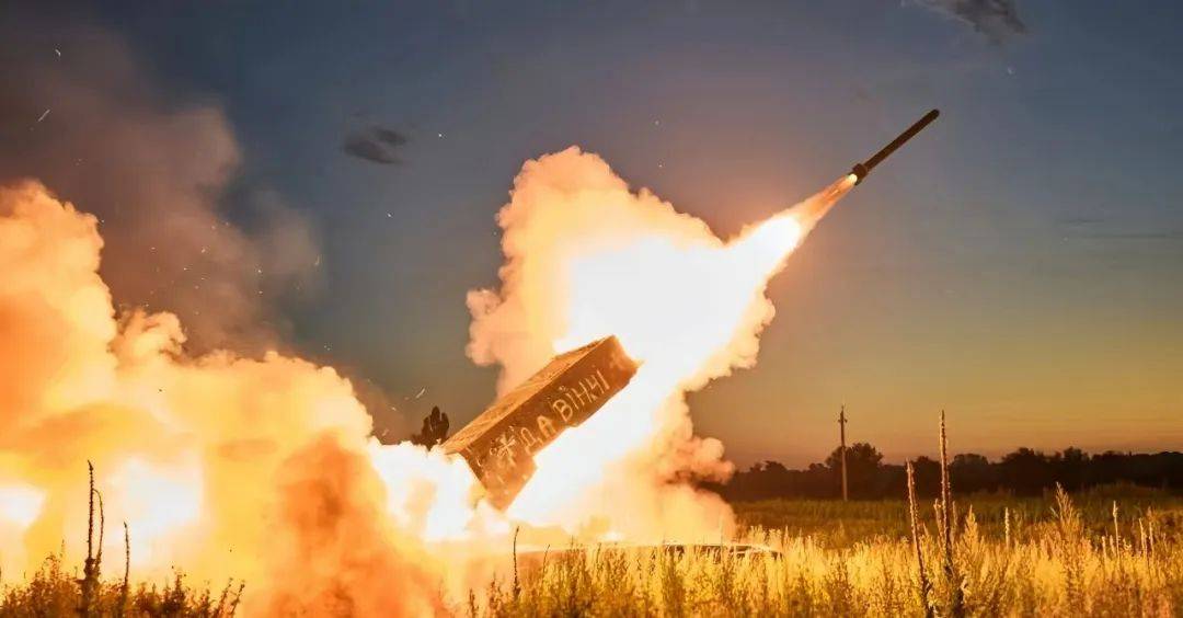 皇冠信用网会员_泽连斯基的投降难题:俄军日攻4000次皇冠信用网会员,乌克兰如何度过生存危机?