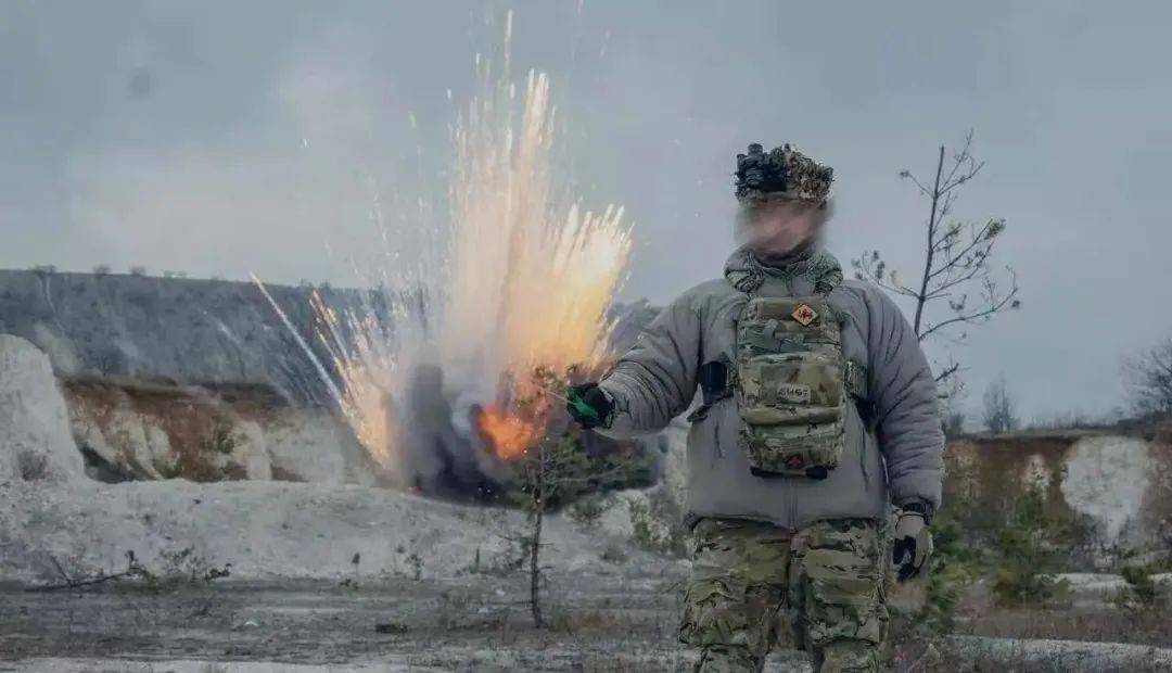 皇冠信用网会员_泽连斯基的投降难题:俄军日攻4000次皇冠信用网会员,乌克兰如何度过生存危机?