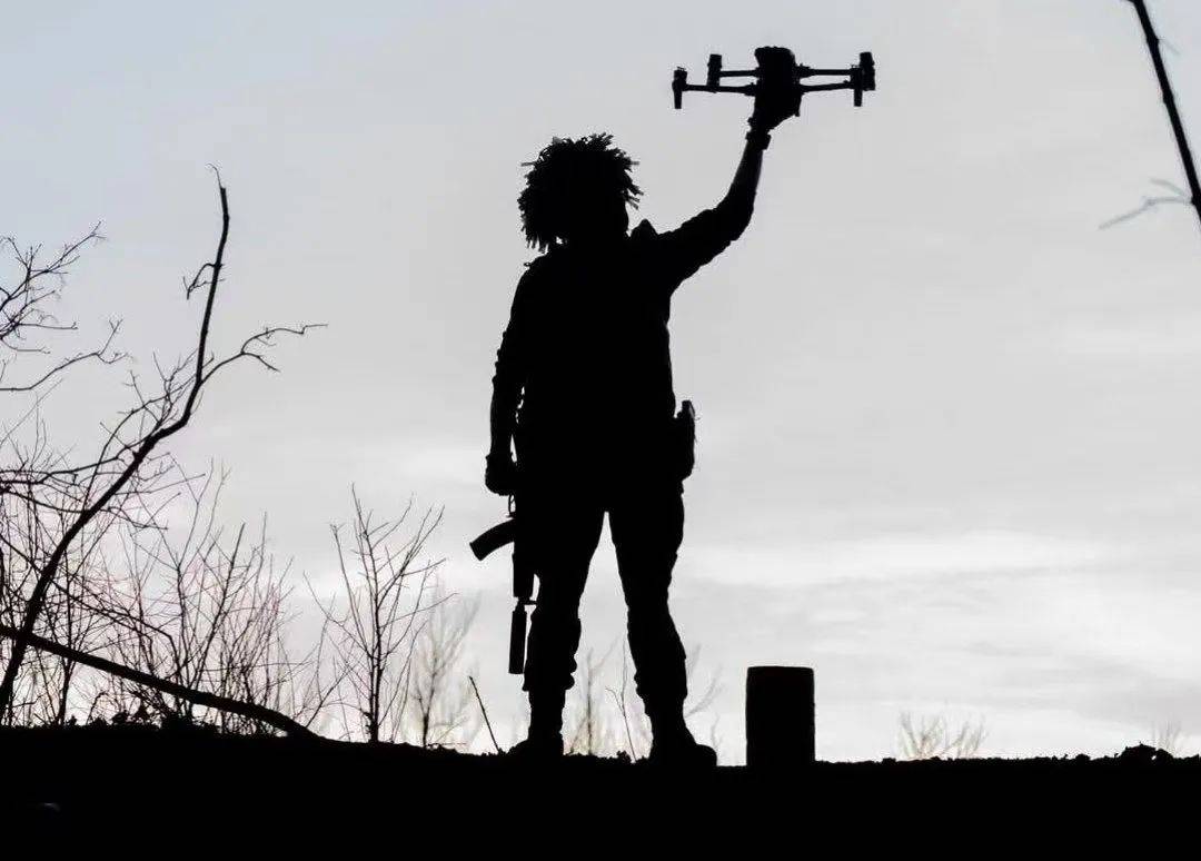 皇冠信用网会员_泽连斯基的投降难题:俄军日攻4000次皇冠信用网会员,乌克兰如何度过生存危机?