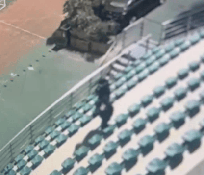 皇冠登3管理出租_荒唐!宝妈在上海遛娃时皇冠登3管理出租,竟顺手盗窃!民警上门还嘴硬