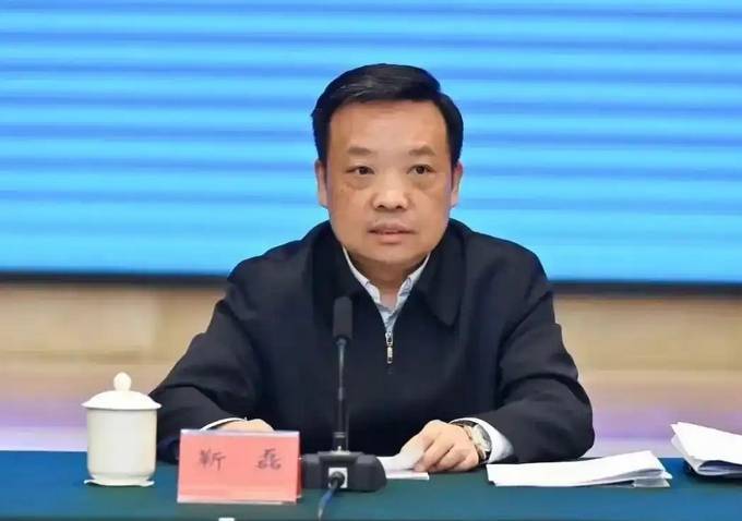 外围买球app十大平台_出任四川省委常委、组织部部长后外围买球app十大平台,靳磊仍兼任省委社会工作部部长