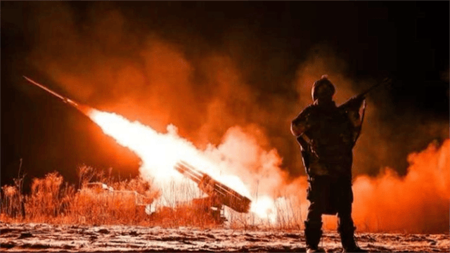 皇冠会员开户_俄军两翼铁钳合拢皇冠会员开户，布下5层火力网，锁死乌军突围口