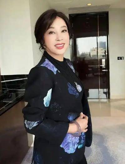 皇冠信用網登2代理_刘晓庆回应遭小38岁男子勒索 “一分都不给”