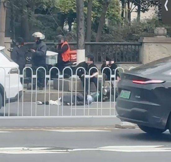 皇冠信用网登2代理
_24岁女舞蹈老师骑电动车直行皇冠信用网登2代理
,被校车追尾辗轧不幸身亡