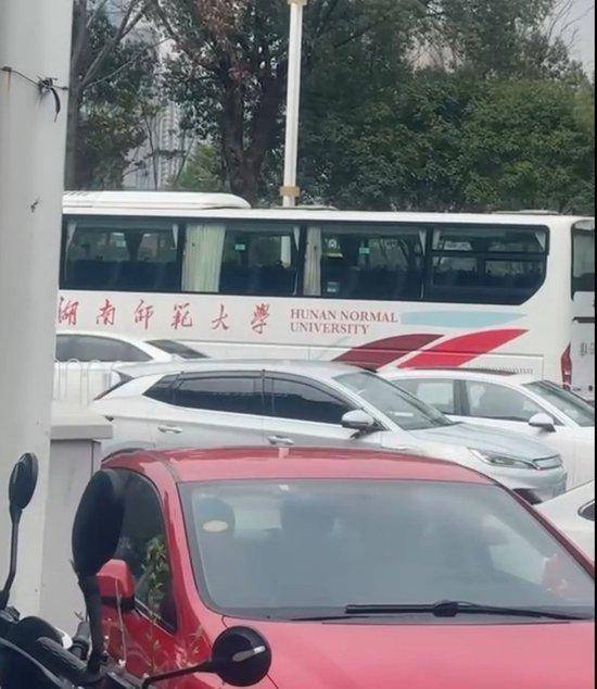 皇冠信用网登2代理
_24岁女舞蹈老师骑电动车直行皇冠信用网登2代理
,被校车追尾辗轧不幸身亡