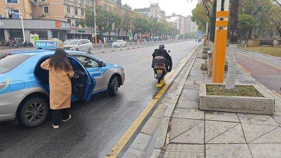 皇冠信用网登2代理
_24岁女舞蹈老师骑电动车直行皇冠信用网登2代理
,被校车追尾辗轧不幸身亡