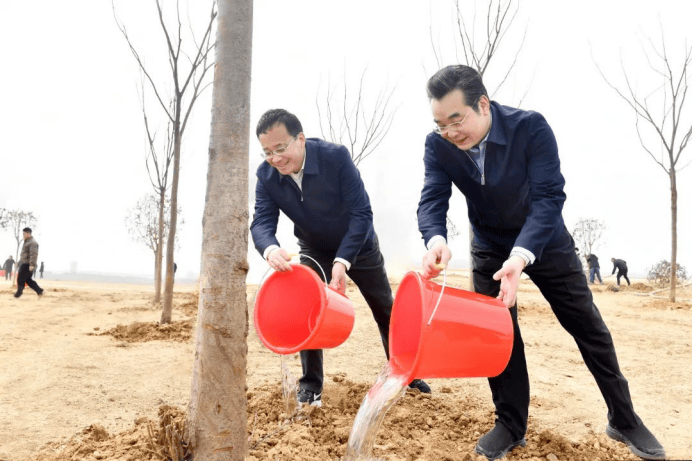 皇冠信用网APP下载_无锡市委书记杜小刚、苏州市委书记刘小涛、淮安市委书记史志军、扬州市委书记王进健、镇江市委书记马明龙带队参加植树活动