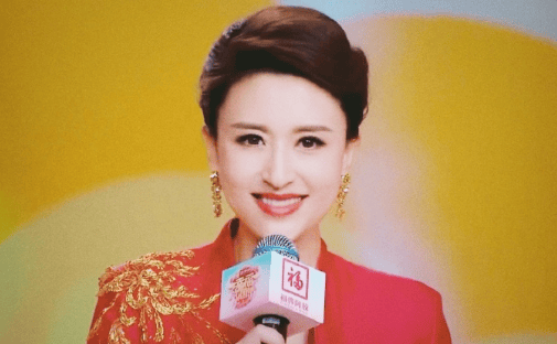 如何申请皇冠代理_衣服被指“不雅观”如何申请皇冠代理，前央视主持人张蕾发文怒斥：人心脏看什么都脏