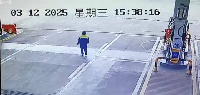 皇冠信用网押金多少_男子开保时捷加油后逃单皇冠信用网押金多少，湖北十堰一加油站大姐赔500多元油费？公司：当天已返还