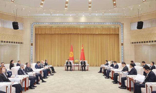 介绍个皇冠信用網网址
_谋划新机制!新疆维吾尔自治区党委书记的这次重要会面介绍个皇冠信用網网址
,有大背景