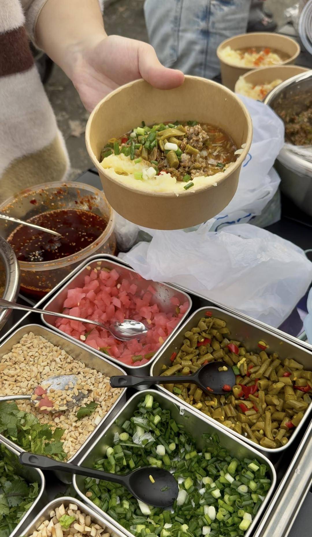 皇冠信用網如何注册_985研究生退学摆摊卖土豆泥日入700元：过自己想要的生活｜封面头条