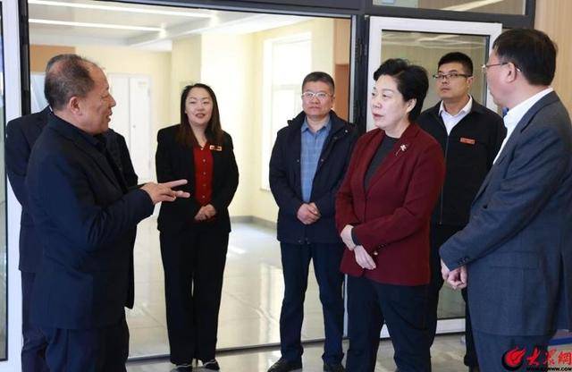 皇冠信用網开号_青岛西海岸新区人大常委会党组书记、主任佟海燕一行到红石崖街道调研