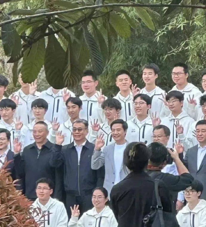 皇冠信用網占成代理
_雷军回应如何保持好身材:英语不好已经让母校“蒙羞”皇冠信用網占成代理
,不能再形象欠佳