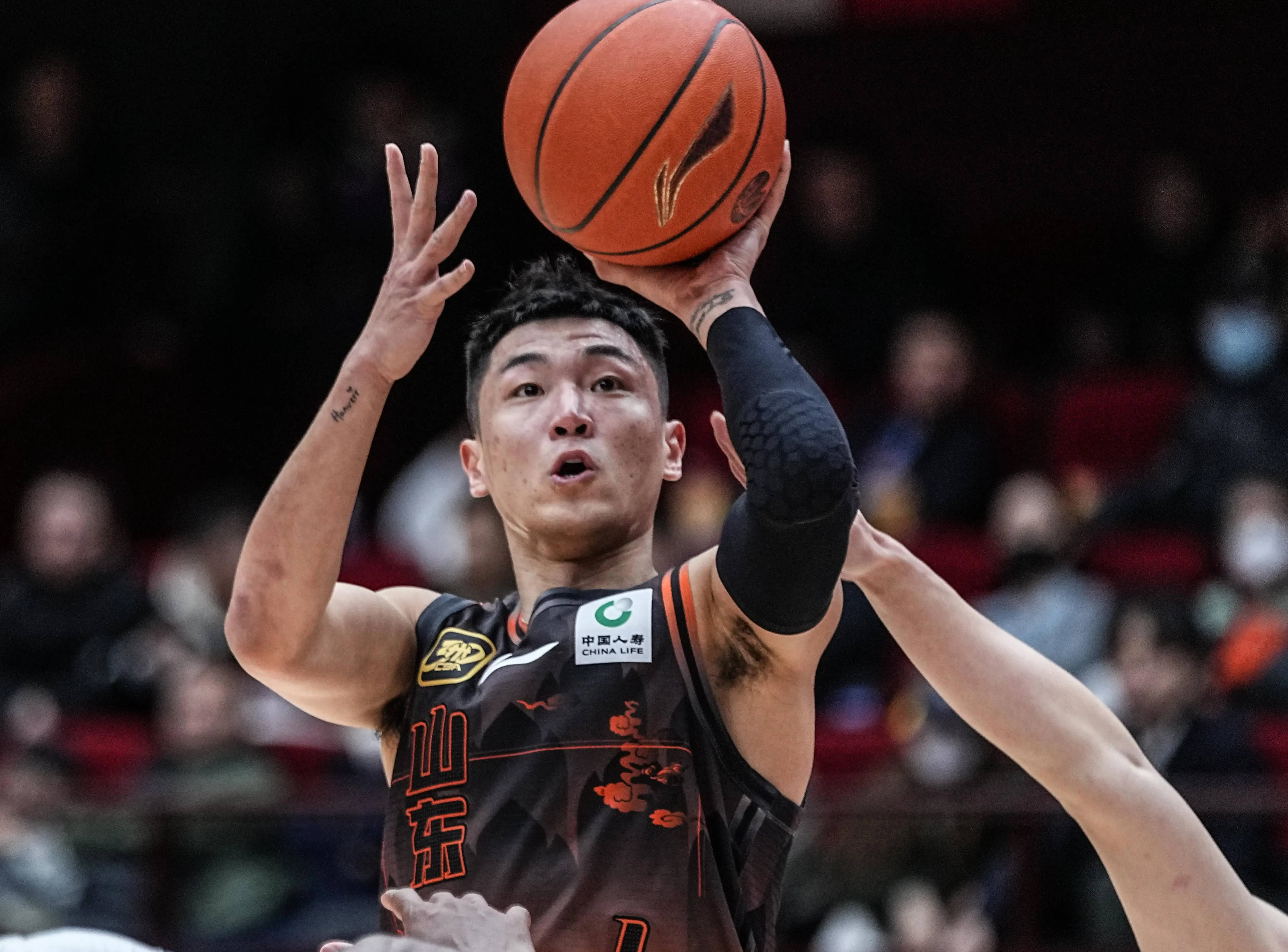 皇冠信用網会员开户申请_高诗岩27分谢智杰16分5断 山东37分大胜新疆喜迎6连胜