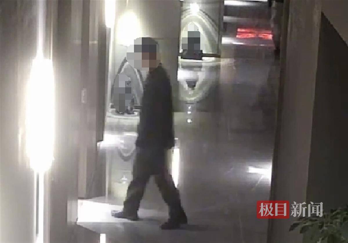 皇冠会员如何申请_武汉一女子在艺术餐厅请客皇冠会员如何申请，飞天茅台竟被服务员暗中调包！两人被警方采取刑事强制措施