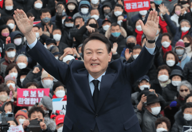 皇冠信用网出租_立刻复职！尹锡悦收到好消息皇冠信用网出租，关键判决过后，李在明或先被拿下？