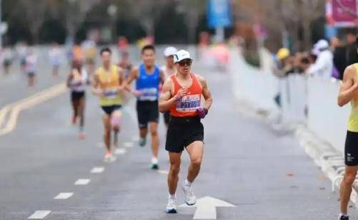 皇冠信用网出租
_马拉松职业“私兔”最高月入4万 从熟人搭子到有偿服务