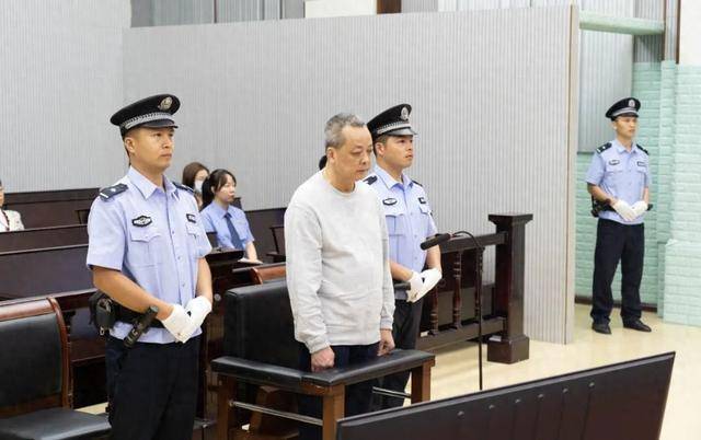 皇冠信用网登3代理
_受贿超1亿皇冠信用网登3代理
!广西玉林市委原书记莫桦被判无期